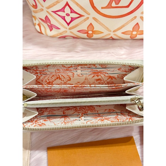 ***SOLD***🧡🤍🩷Louis Vuitton By The Pool Coral🩷🤍🧡 - Picture 14 of 16